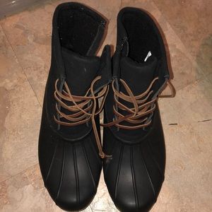 Winter duck boots, never worn size 9